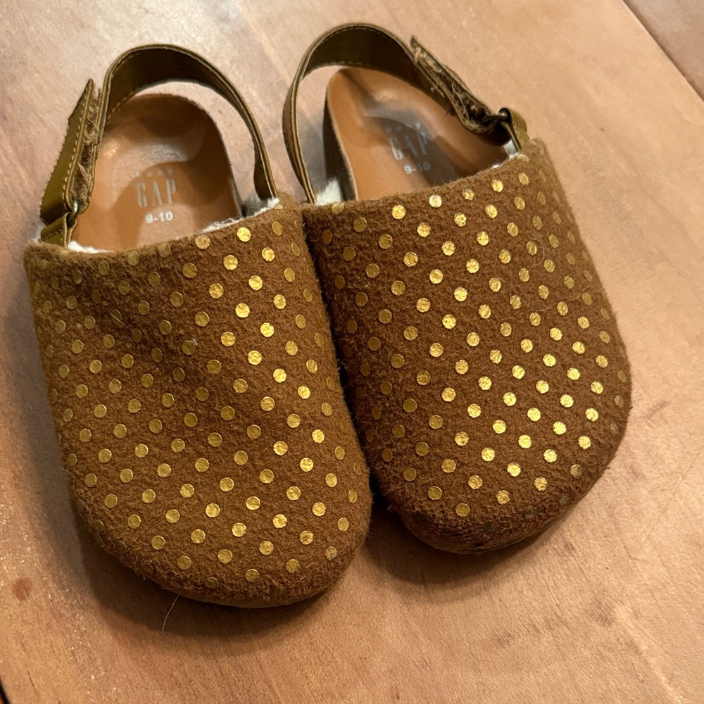 GAP Kids Tan and Gold Polka Dot Slippers